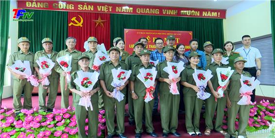 Phường Đồng Quang: Ra mắt lực lượng tham gia bảo vệ an ninh, trật tự cơ sở.
