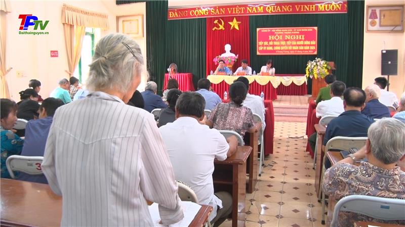 Hội nghị tiếp xúc, đối thoại giữa người đứng đầu cấp ủy, chính quyền phường Trưng Vương với nhân dân.