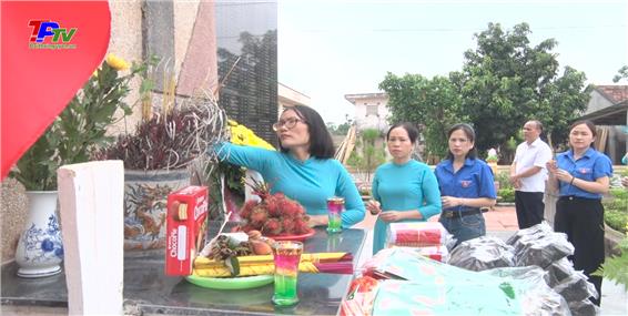 Trường Tiểu học Nguyễn Viết Xuân tổ chức hoạt động tri ân gia đình Anh hùng Liệt sĩ Nguyễn Viết Xuân.