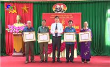 12 đảng viên thuộc Đảng bộ phường Tân Lập được nhận Huy hiệu Đảng đợt 19/5.
