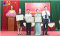 Đảng bộ phường Tân Long: Trao tặng huy hiệu Đảng đợt 19/5.