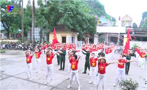 Trên 150 hội viên phụ nữ phường Chùa Hang tham gia đồng diễn dân vũ.